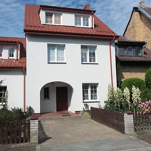 https://pokoje-goscinne-perlowa.kolobrzeghotels.com