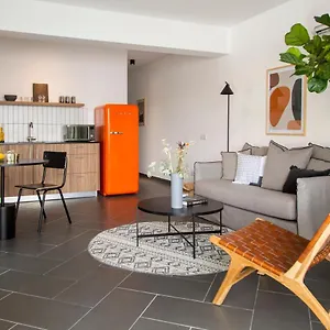 Liv Urban מלון דירות לרנקה